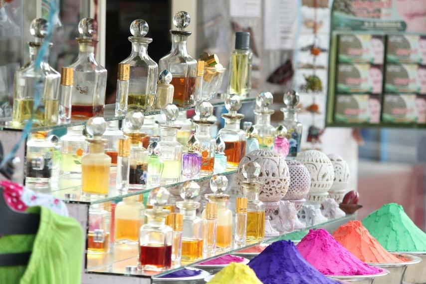 A fragrance store in Fresno selling perfumes on discount